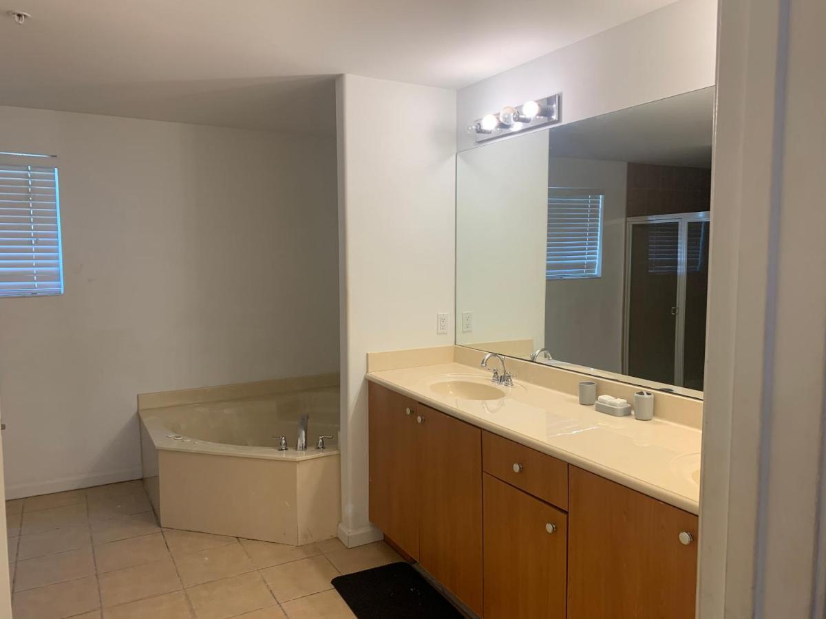 Bedroom Suite In Lauderdale Lakes Townhome Fort Lauderdale Exteriör bild