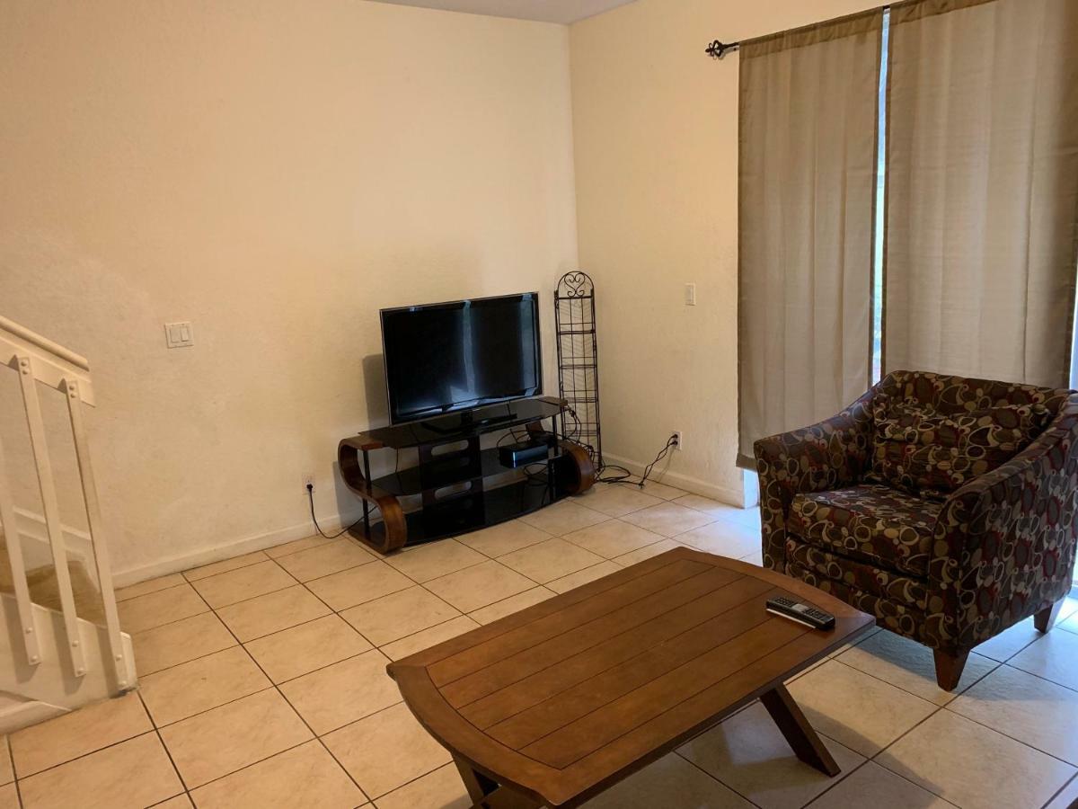 Bedroom Suite In Lauderdale Lakes Townhome Fort Lauderdale Exteriör bild